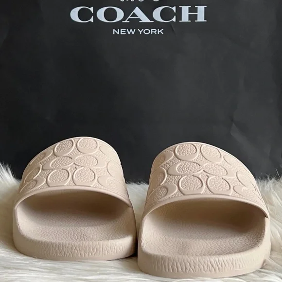 C7092 - Coach Signature Pool Slide - Picture 10 of 10